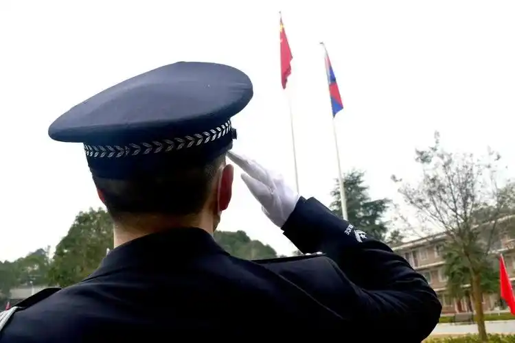 你好警察节敬礼向国旗警旗致敬长江航运公安局宜昌分局隆重庆祝首个