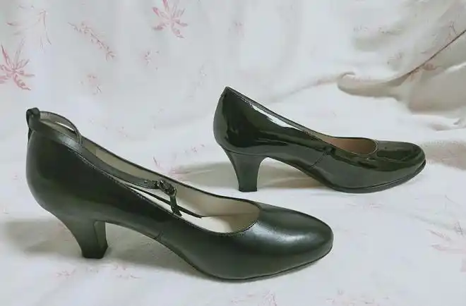 常服女军官皮鞋很大方,礼服皮鞋很时尚却磨脚臭脚