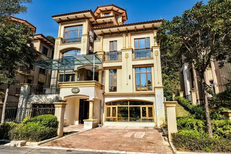 高端欧式独栋8房15床会所别墅 写美篇别墅配置: ①欧式豪华客厅 ②