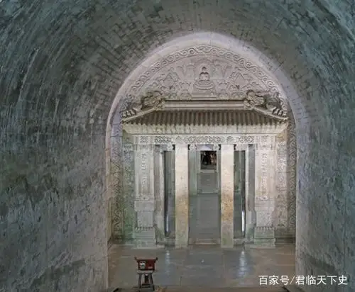 实拍乾隆皇帝的陵墓,曾有无数珍宝,如今却只剩下破棺椁