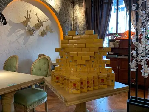 活动现场用"三零盐"摆成的心形标志.