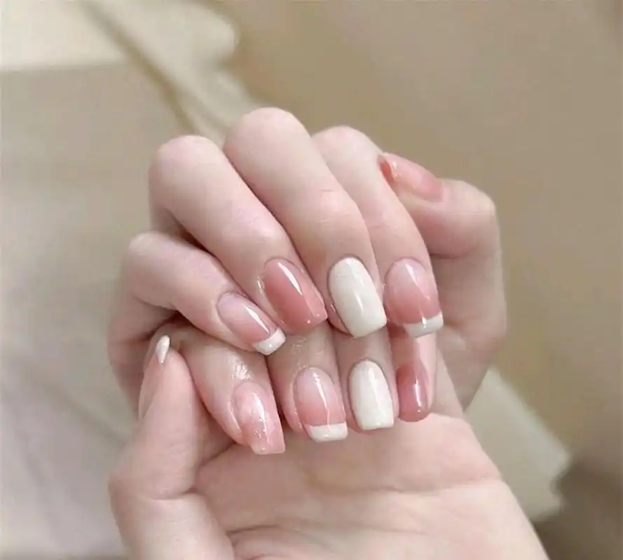 2023新款法式简约美甲 简单又美丽