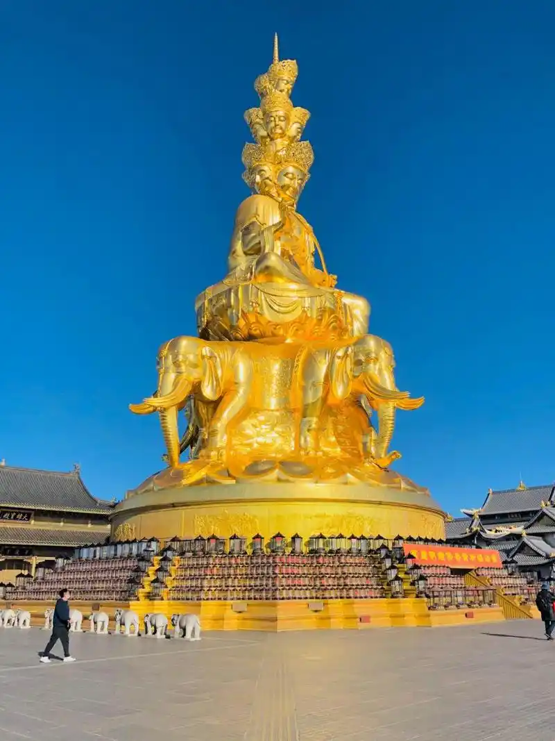 峨眉山是我国佛教四大名山之一,也是佛教中普贤菩萨的道场.