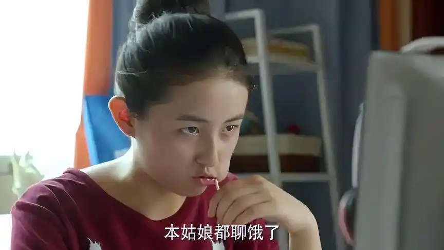 小别离:朵朵新交一个网友,正聊得火热,却不知网友就住隔壁-影视综视频