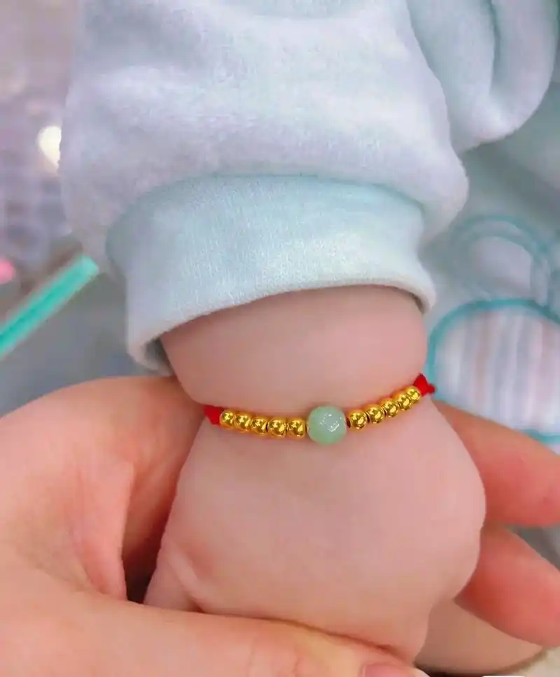 超级可爱的宝宝红绳手链96 简单编上个小金饰就很好看91 小 - 抖