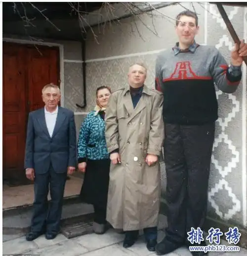 世界十大巨人排行榜詹世钗高达319米精通十国语言