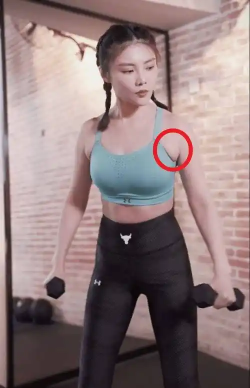 32岁徐冬冬健身秀身材,上围时尚身材时尚,腰肢粗壮手臂赘肉明显_网友
