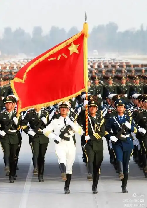 让鲜血染成的军旗用人民卫士的忠诚在"八一"军旗下敬礼!