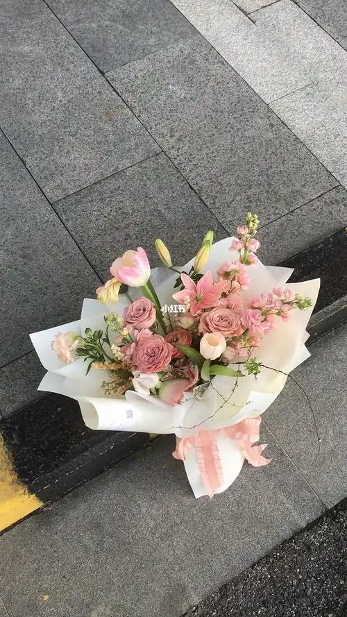 抵抗不了的高级感肉桂色卡布奇诺玫瑰花束