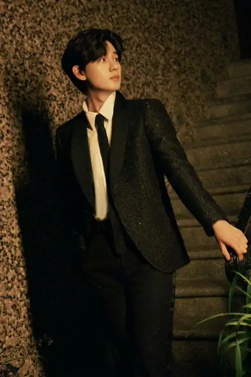 胡先煦像个人形立牌##胡先煦说我不敢动