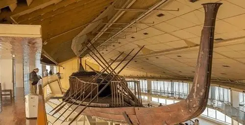 胡夫太阳船被转移至大埃及博物馆