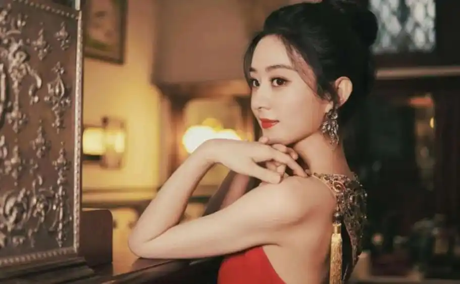 离婚3年的赵丽颖:从"草根打工人"到"资本女王"