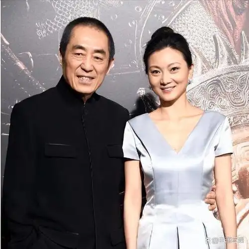 这一传闻源自他的妻子陈婷放弃了"张艺谋妻子"的身份,让人不禁对婚姻