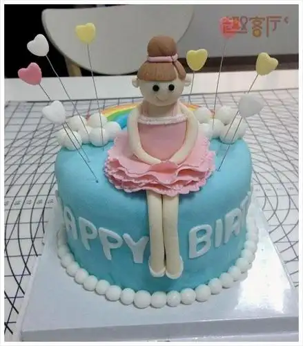女孩个性蛋糕图片大全创意 2018生日蛋糕图片新款