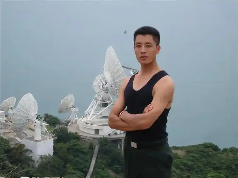 驻港老兵.人算不如天算,2010年退伍回来一年,本来前途一片