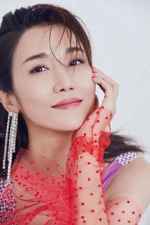 王黎雯性感优雅写真图片