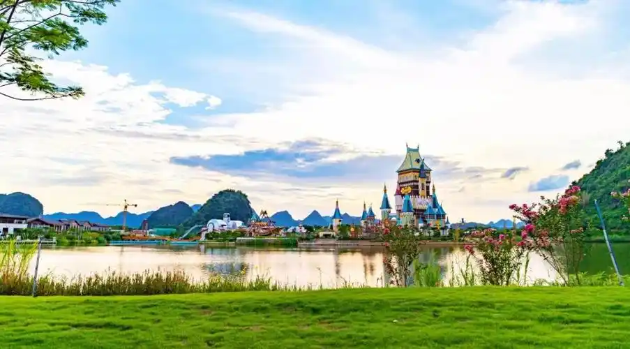 奥园英德心花小镇花韵岛再启湖居云生活