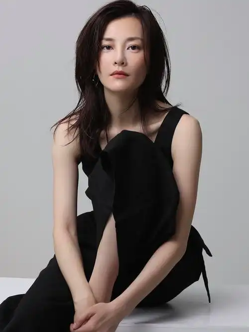 p>刘孜, 11月13日出生于贵州省遵义市,中国内地女演员,设计师,zi品牌