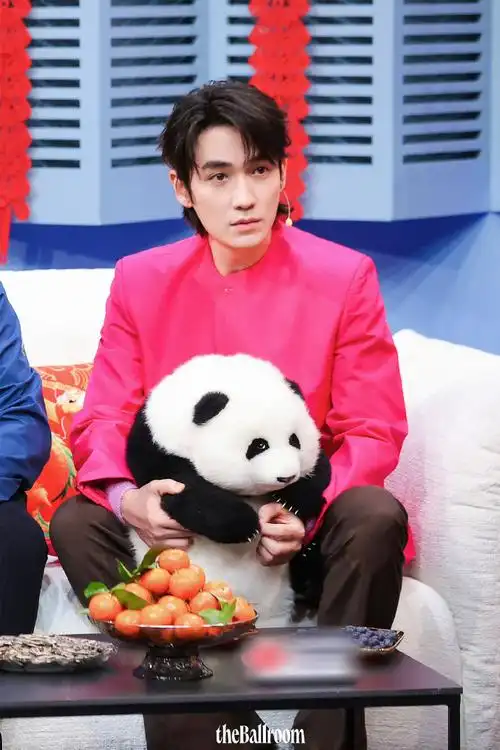 下一站春晚##lucialiu##朱一龙##下一站春晚##theballroom