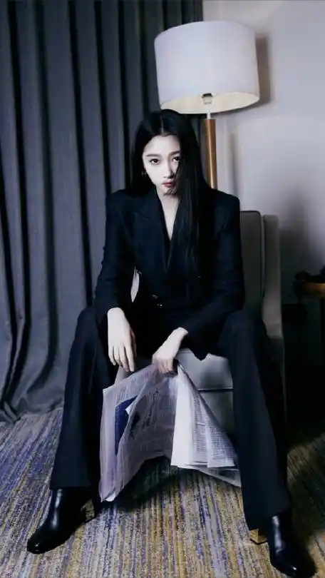 西装大佬～关晓彤