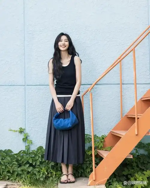 在娱乐圈中,有不少明星因为参与绯闻或恶行而备受争议,但张俪在这方面