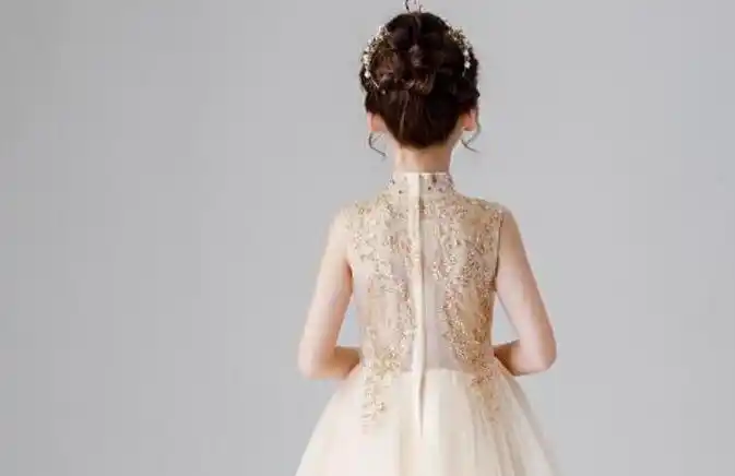 小女孩当主持人的发型