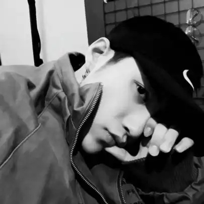 高清帅气的伤感黑白男生头像图片