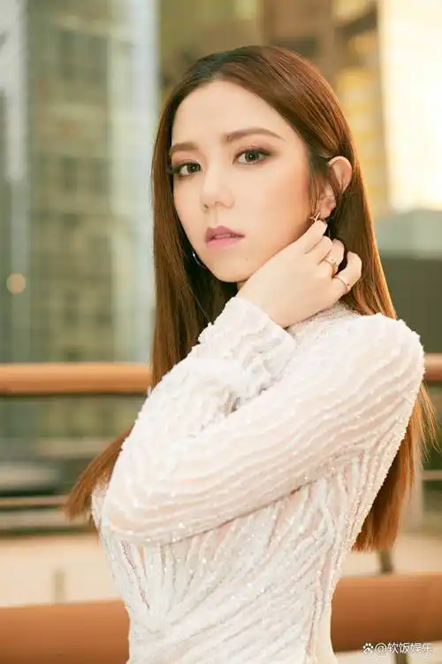 最后的话感情方面,邓紫棋的感情非常丰富,除了不记名的恋情之外