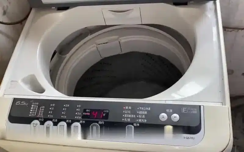 卡萨帝洗衣机显示e2门锁异常【本地服务】