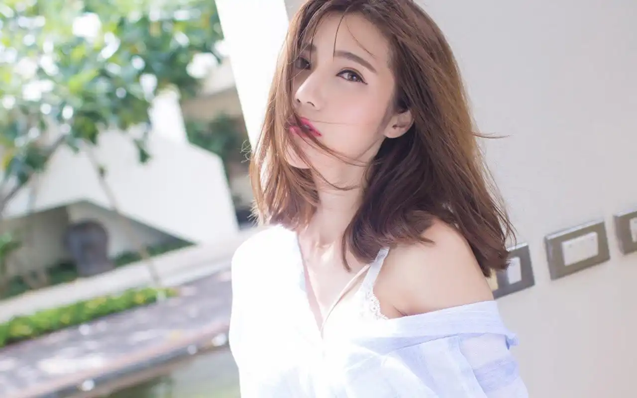 极品衬衫美女性感写真图片桌面壁纸