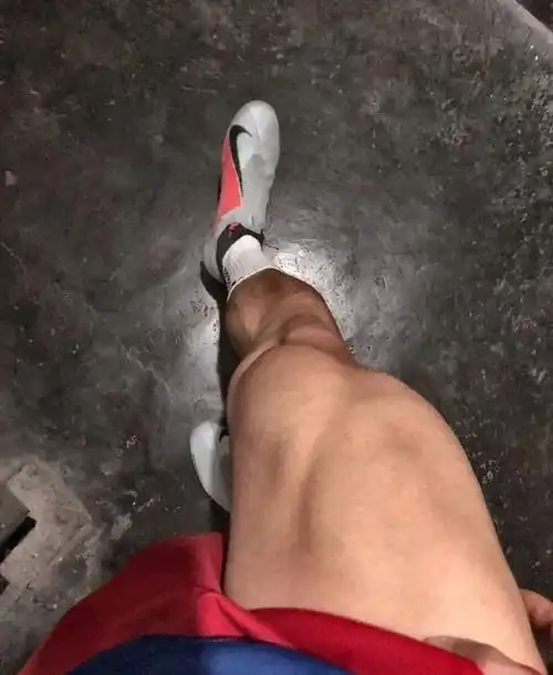 承认的是 他穿短裤但时候简直爱死了 ▼ 爱健身有肌肉的男人才有魅力