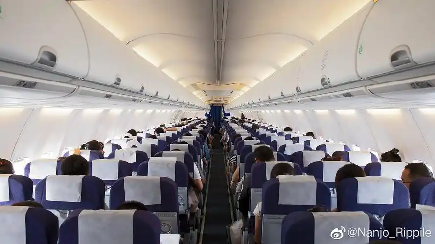 中国联航738客舱图 运行时摄