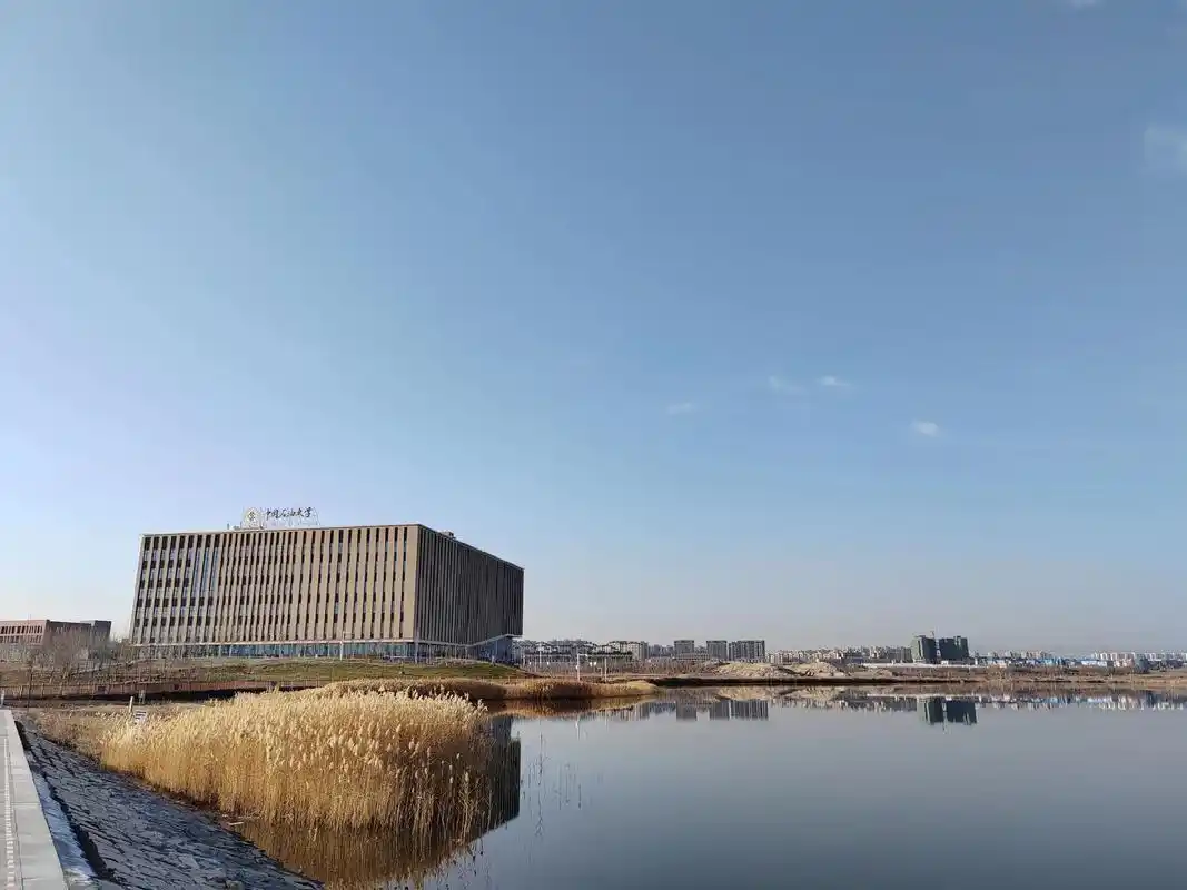 中国石油大学(北京)(克拉玛依校区)这个校区真的非常非常大, - 抖音