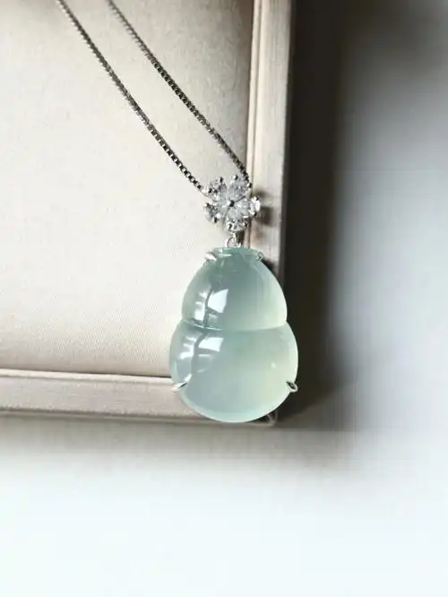 翡翠葫芦吊坠带上葫芦一声福禄