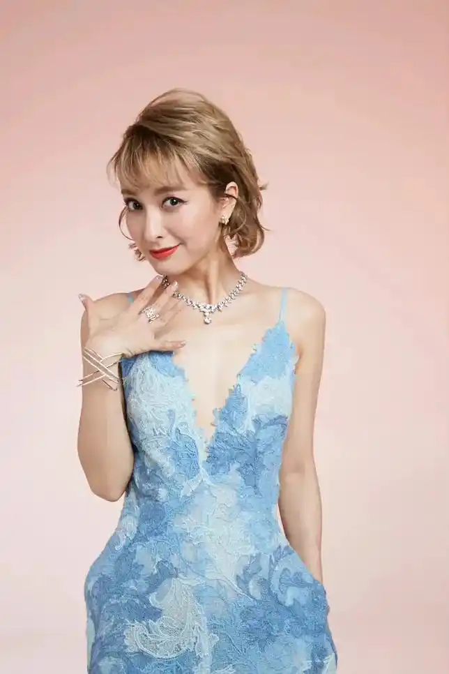 吴昕 #快乐大本营 #美女壁纸 #男人装 #摄影写真 - 抖音