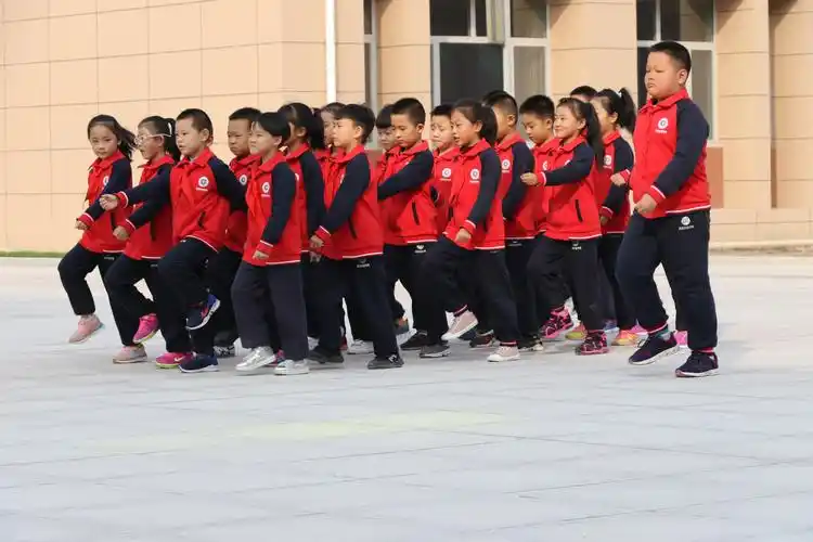 授田教育集团|【国昌动态】"我是国昌好少年",队列队形展风采!
