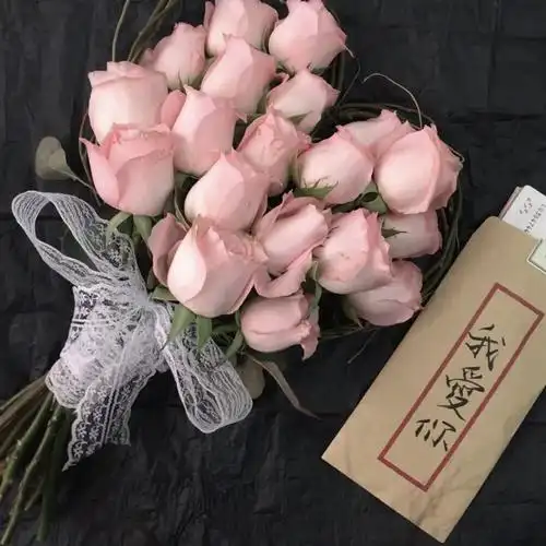 全民k歌 歌曲背景图 @red希希 侵删 来源杂图