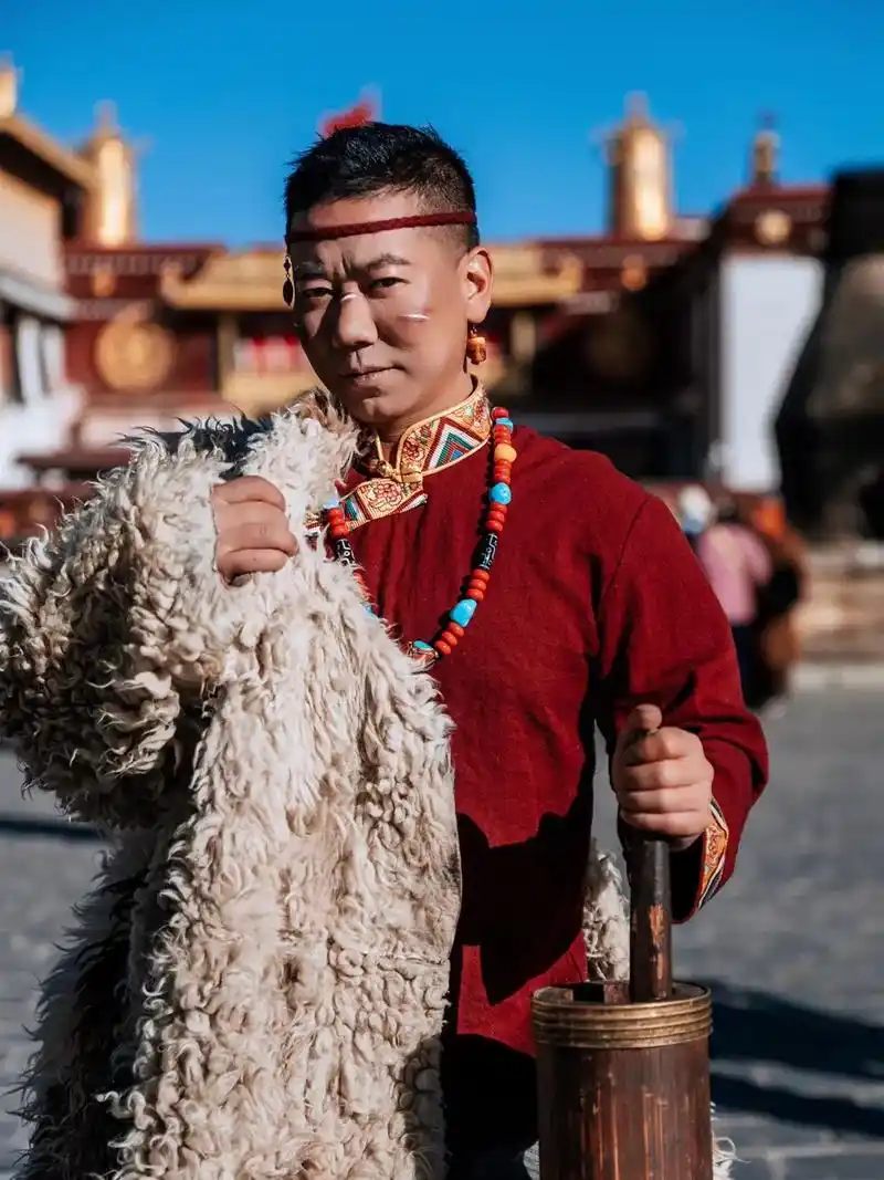 经典红白藏服永远不会过时男士此生一定要拍一次藏族写真