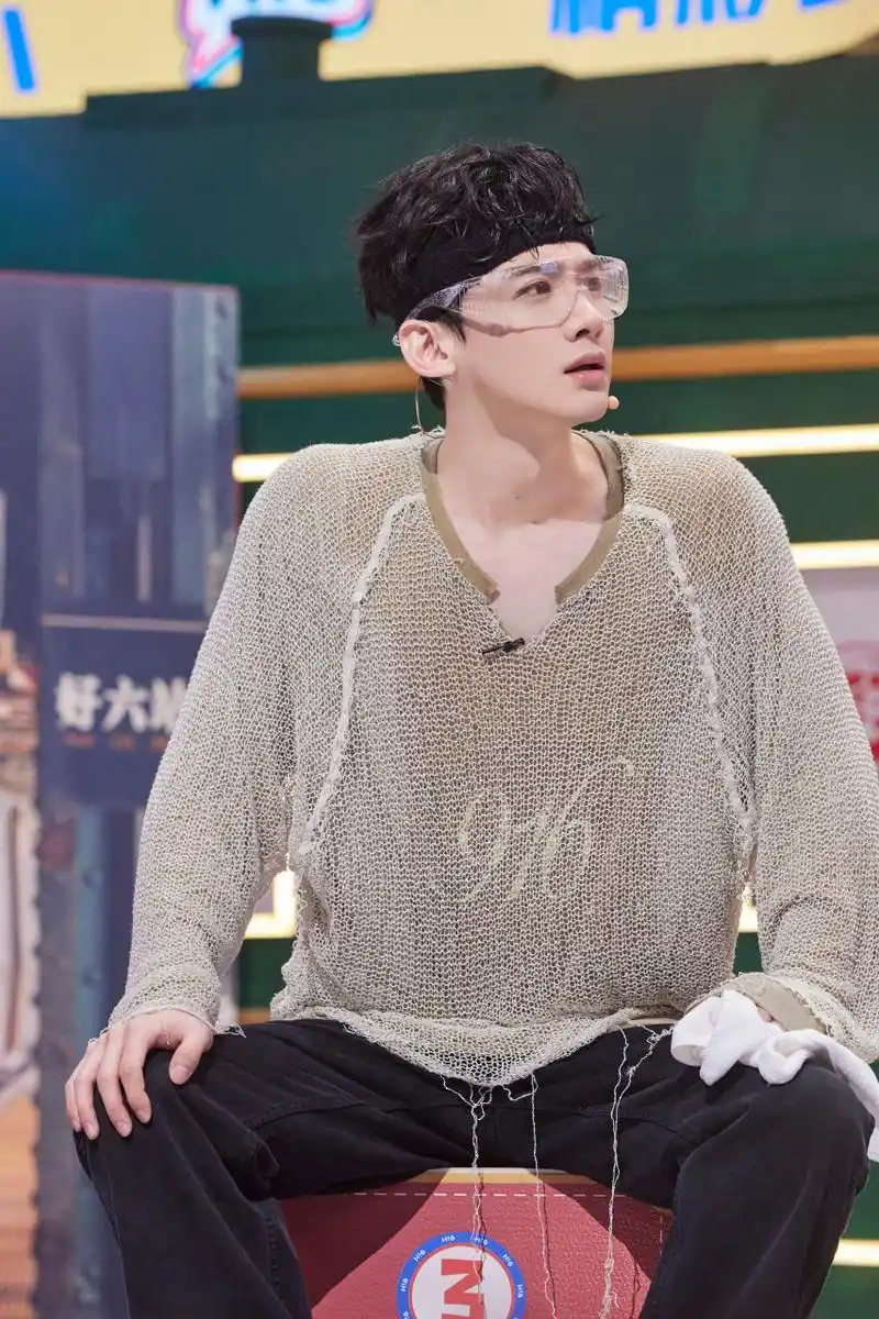 白敬亭你好星期六发带剧照,你能get到白敬亭的颜吗?