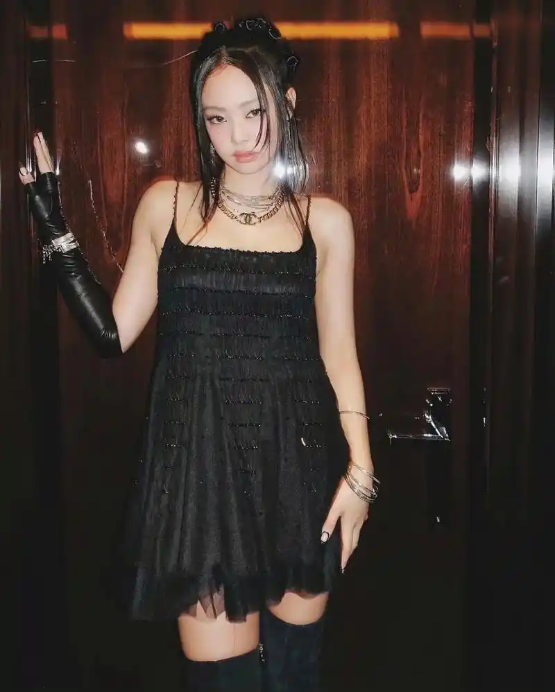 jennie ins更新95好拽的妮94#jennie# #金珍妮jennie