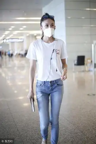 张蓝心牛仔裤紧裹性感大长腿