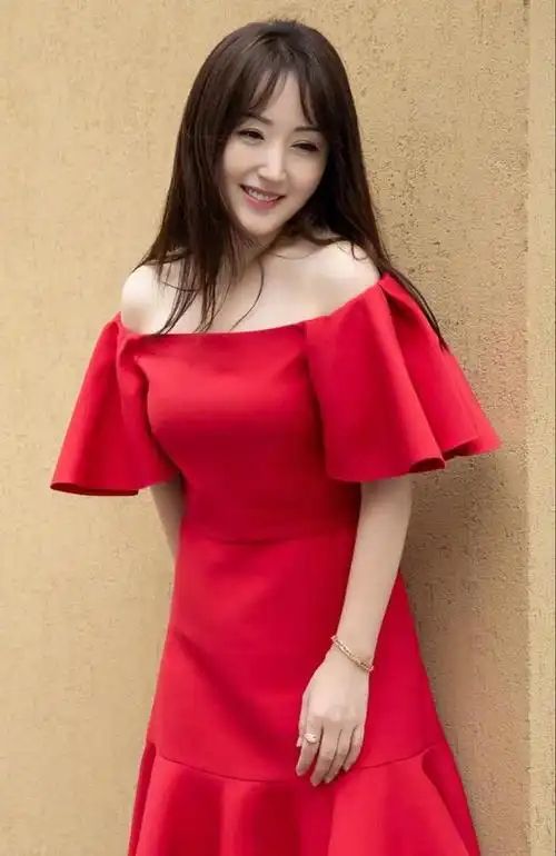 "玉女"杨钰莹的堕落史:从曾经的万众瞩目,到后来的无人问津