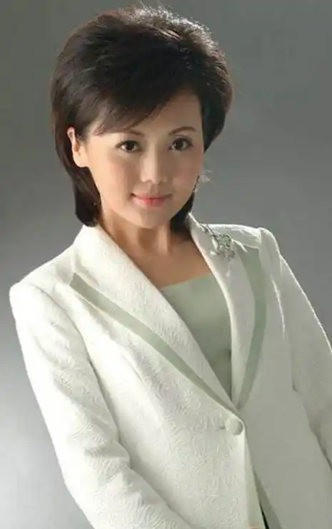 主持人柴璐图片 中央电视台主持人柴璐图片