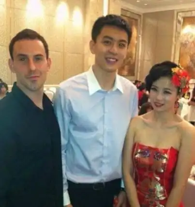 杨鸣大婚爱妻美照曝光 曾与90后艺体美女传绯闻