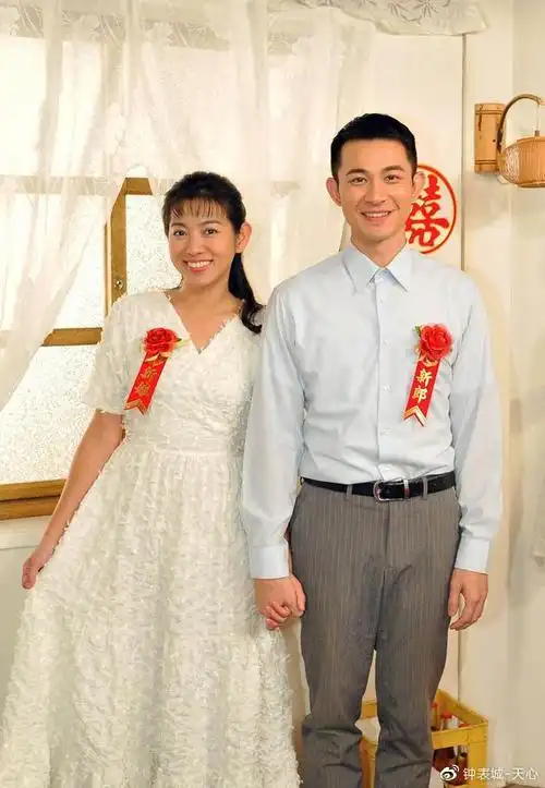 米可白晒父母复古婚纱照曝当年吃错药奉子成婚