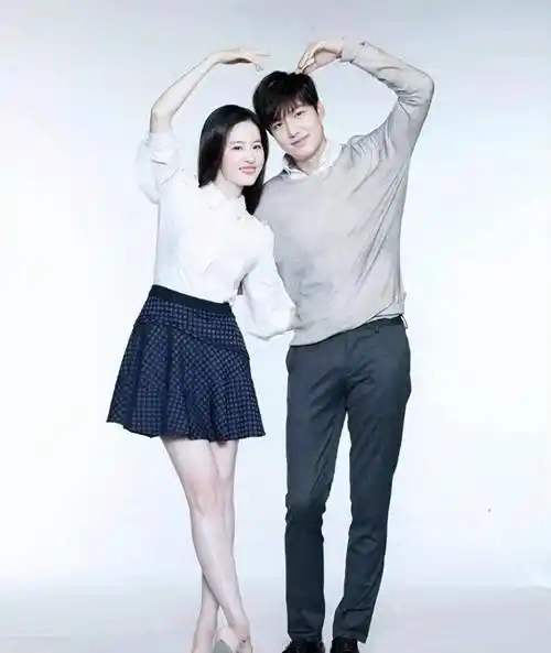 摄影师问刘亦菲:"你能假装一下李敏镐的女朋友吗?"_明星_什么_情侣