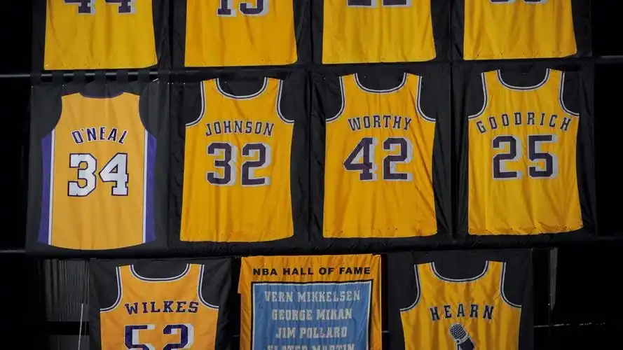 湖人将在新球季为kobebryant同时退役8号及24号球衣