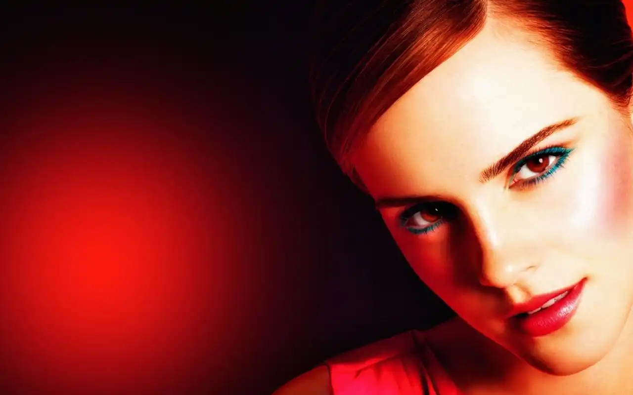 欧美清纯女星艾玛沃特森时尚性感写真桌面壁纸(二)