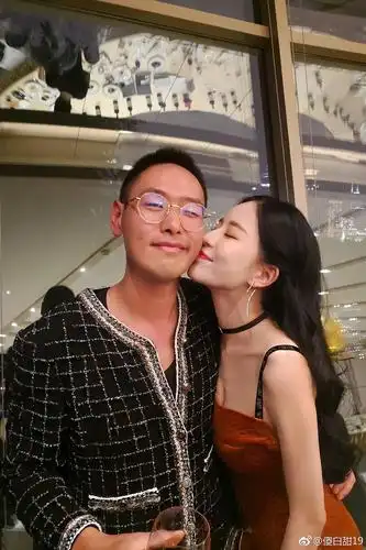 奇女子温心…好像和汤子嘉生了娃,还在ins悄悄庆祝.