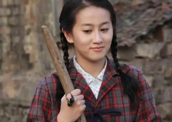 【图】李木子演过的电视剧《穷孩子富孩子》 不同家庭间孩子的不同